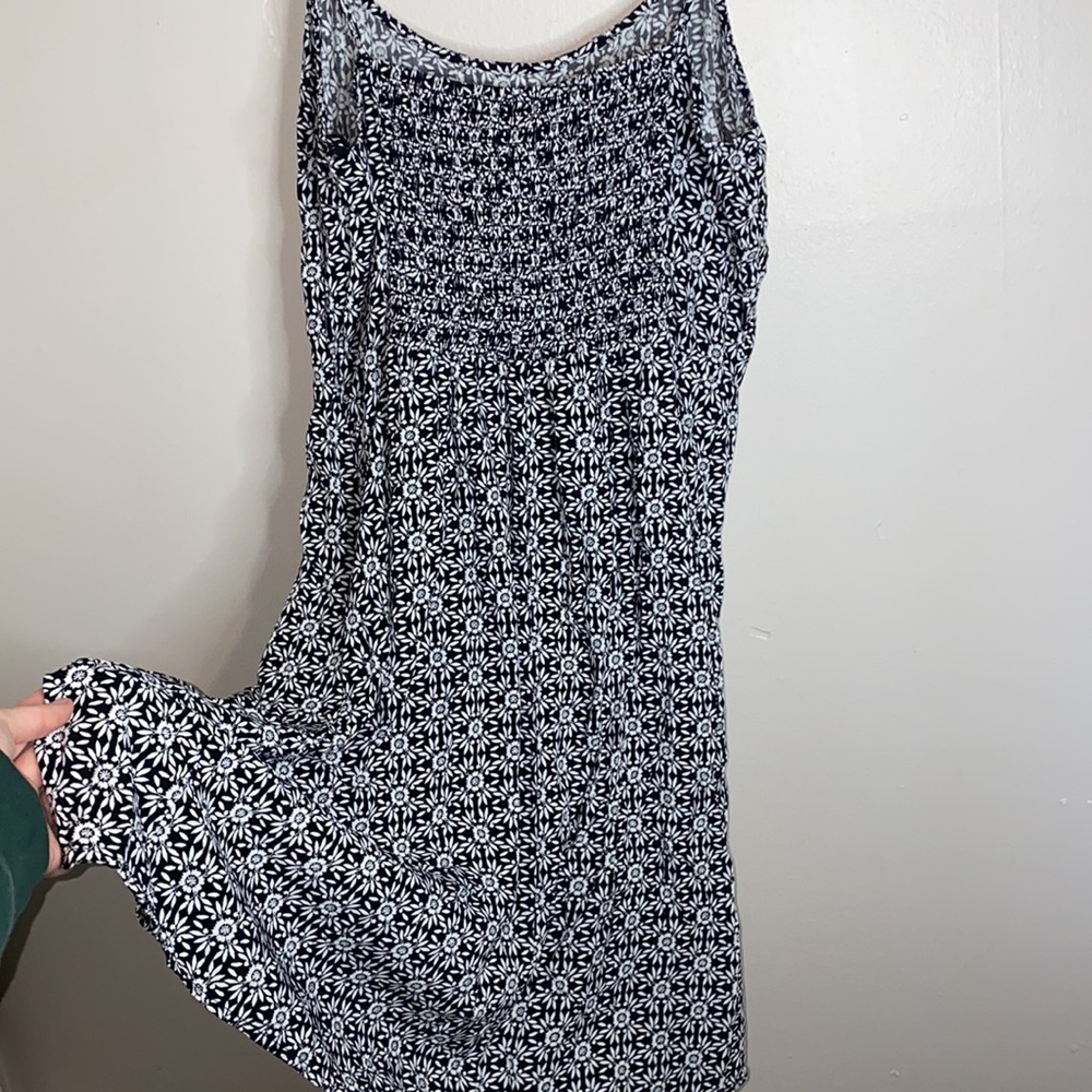 🪼Adorable black and white flower pattered sundress! - Picture 8 of 8